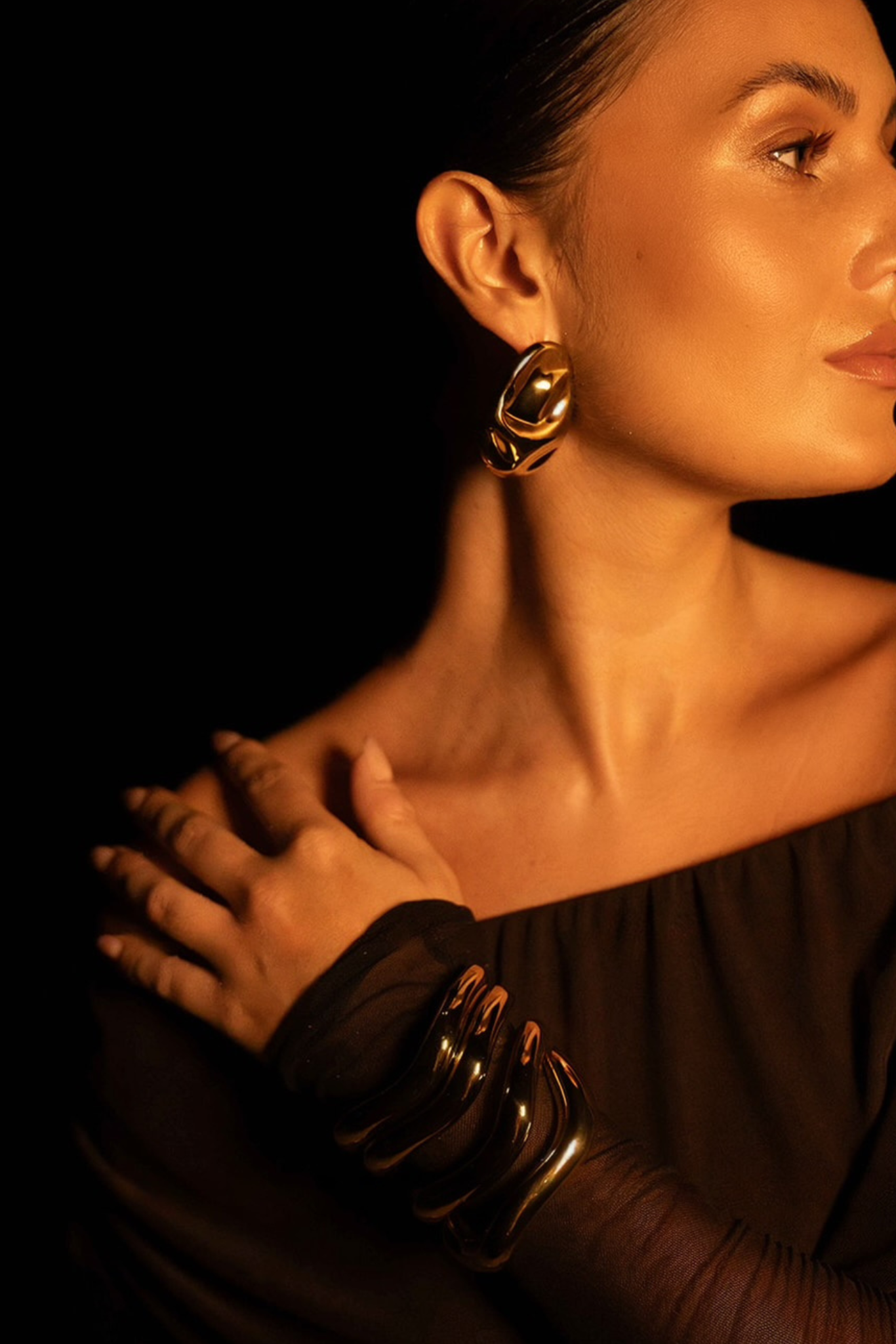 Zoya Hammered Statement Earrings - 图片 4