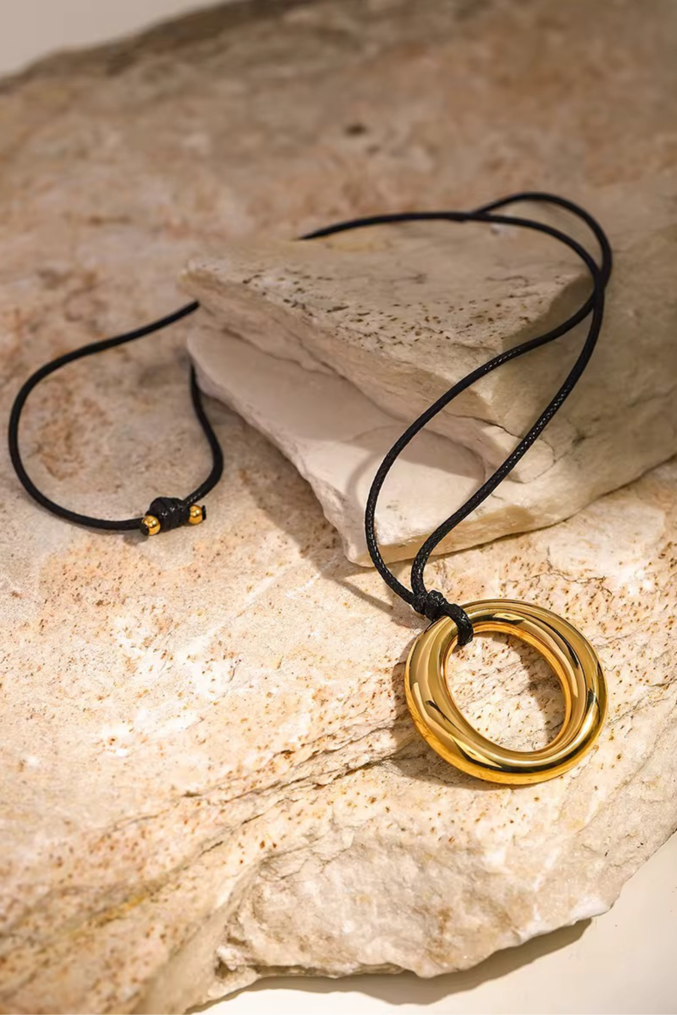 Solene Ring Pendant Cord Necklace - 图片 3