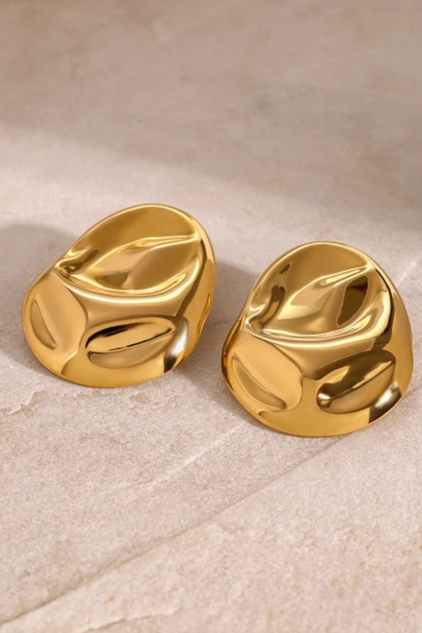 Zoya Hammered Statement Earrings - 图片 3